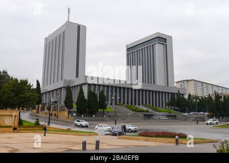 Nationalversammlung Aserbaidschans Außenansicht. In Baku, Aserbaidschan. Die Legislative der Regierung, auch Milli Majlis genannt. Stockfoto