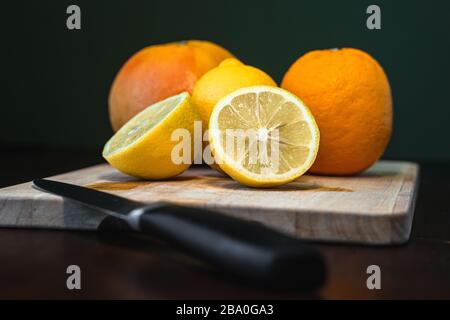 Frische Zitrone und andere Früchte Stockfoto