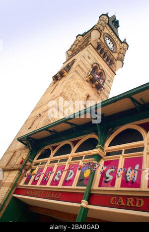 Darlington Clock Tower und Indoor-Markt Stockfoto