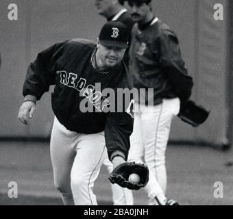 Boston Red Sox Pitcher Roger Clemens im Bullen Pen vor einem Spiel gegen die New York Yankees im Fenway Park in Boston Ma USA September 27, 1996 Foto von Bill belknap Stockfoto