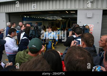 Nelson Piquet Jr Debüt Testtag für Renault Formel 1 Team vor Presse bei einer öffentlichen Veranstaltung Silverstone Race Circuit Northampton UK 20 September 2006 Stockfoto