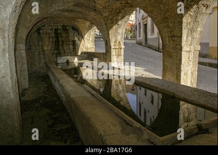 Vecchio lavatoio pubblico tradizionale a Settefrati. Parco nazionale d'Abruzzo Lazio e Molise, Settefrati, Provincia di Frosinone, Latium Stockfoto