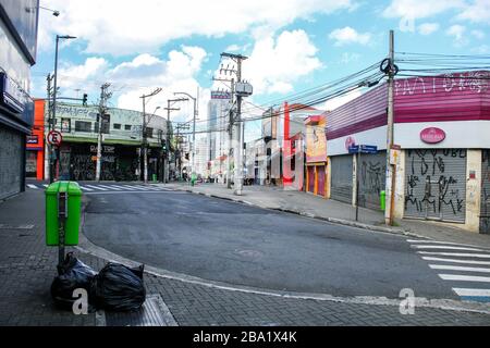 Guarulhos, Sao Paulo, Brasilien. März 2020. (INT) COVID-19-Bewegung in Guarulhos. März 2020, Guarulhos, Sao Paulo, Brasilien:.Bewegung der Menschen auf den Straßen Guarulhos, Sao Paulo inmitten der Pandemie von Coronavirus.Credit:Fepesil/Thenews2 Credit: Fepesil/TheNEWS2/ZUMA Wire/Alamy Live News Stockfoto