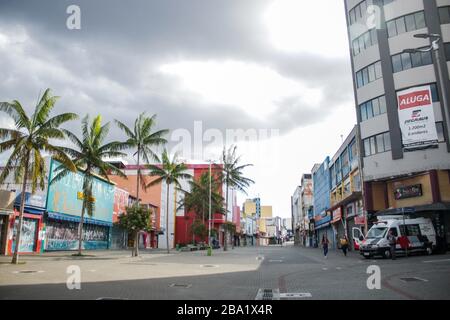 Guarulhos, Sao Paulo, Brasilien. März 2020. (INT) COVID-19-Bewegung in Guarulhos. März 2020, Guarulhos, Sao Paulo, Brasilien:.Bewegung der Menschen auf den Straßen Guarulhos, Sao Paulo inmitten der Pandemie von Coronavirus.Credit:Fepesil/Thenews2 Credit: Fepesil/TheNEWS2/ZUMA Wire/Alamy Live News Stockfoto