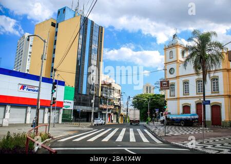 Guarulhos, Sao Paulo, Brasilien. März 2020. (INT) COVID-19-Bewegung in Guarulhos. März 2020, Guarulhos, Sao Paulo, Brasilien:.Bewegung der Menschen auf den Straßen Guarulhos, Sao Paulo inmitten der Pandemie von Coronavirus.Credit:Fepesil/Thenews2 Credit: Fepesil/TheNEWS2/ZUMA Wire/Alamy Live News Stockfoto
