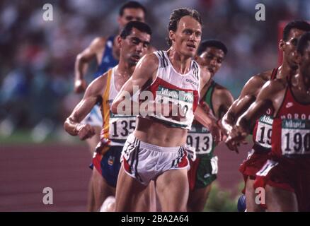 Atlanta, USA. März 2020. firo: 1996 Sport, Olympische Spiele, Sommerspiele, Olympische Spiele, Olympische Spiele, Atlanta, 96, 1996, Archivbilder, LA, Leichtathletik, Männer, Männer, 5000 Meter laufen Dieter Baumann, Halbfigur, während laufen, ist 4., 4., Platz weltweite Nutzung Credit: Dpa/Alamy Live News Stockfoto