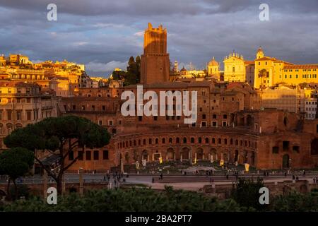 Blick auf den Trajan Markt im Kaiserlichen Forum. Rom, Italien. Stockfoto