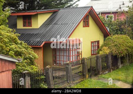 Die Gebäude In Punta Arenas Blicken Auf Die Innenstadt Stockfoto