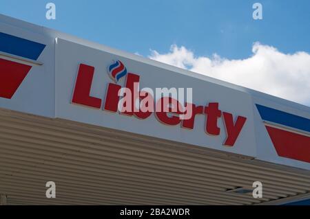 Brisbane, Queensland, Australien - 28. Februar 2020: Blick auf die Liberty-Servicestation in Brisbane, Australien Stockfoto