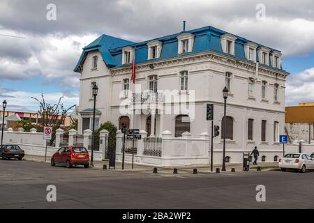 Die Gebäude In Punta Arenas Blicken Auf Die Innenstadt Stockfoto