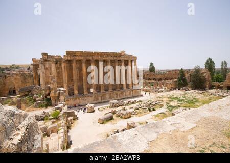 Bacchus-Tempel. Die Ruinen der römischen Stadt Heliopolis oder Baalbek im Beqaa-Tal. Baalbek, Libanon - Juni 2019 Stockfoto