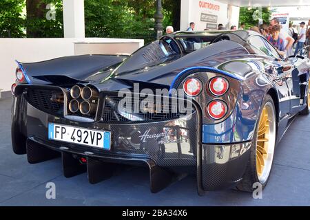 Turin, Piemont, Italien. -06/09/2018 - Die jährliche "Turiner Salon' (Salone Internazionale dell'Auto) an der Valentino Park und das Schloss. Stockfoto