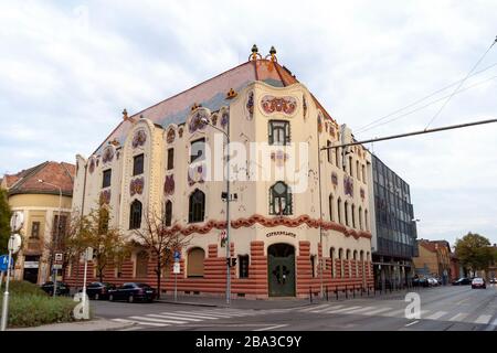 Gutes Beispiel des ungarischen Jugendstils der 'Cifrapalota' Cifra Palast in Kecskemet, Ungarn. Stockfoto