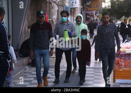 Gaza-Stadt, Gaza-Streifen, Palästina. März 2020. Palestinians.in Gaza City, Credit: Samar Abu Elouf/Quds Net News/ZUMA Wire/Alamy Live News Stockfoto