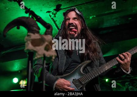 London, Großbritannien - 08. Februar 2020 - Marcoz Rodriguez, Guttarist der deutschen Heavy-Metal-Band "Rage"; Konzert im Underworld Club, Camden Town Stockfoto