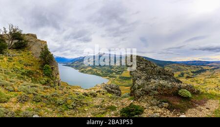 Panoramablick vom Cerro Benitez über Lago Sofia zum Nationalpark Torres del Paine, Provinz Ultima Esperanza, Region Magallanes, Südchile Stockfoto