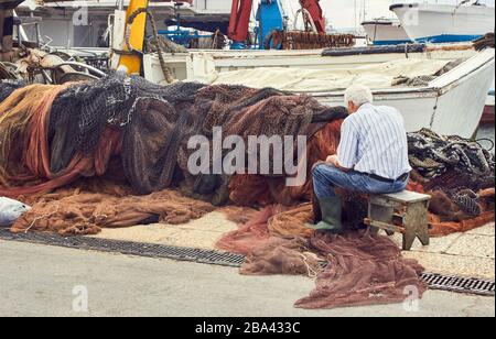 Fischernetze am örtlichen Hafen, Palermo Stockfoto