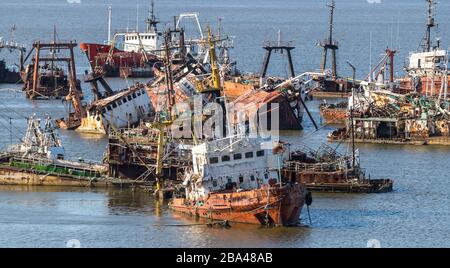 Verlassene Fischereifahrzeuge im Hafen von Montevide-Uraguay. Stockfoto