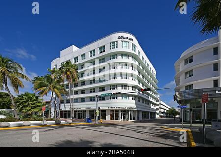 Miami Beach, Florida - 21. März 2020 - die Lincoln Road Mall ist leer, da Hotels, Restaurants und Strand aufgrund einer Coronavirus-Pandemie geschlossen bestellt wurden. Stockfoto