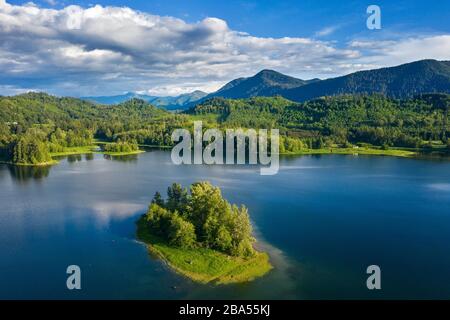 Der Alder Lake wird vom Fluss Nisqually in Rainier gebildet Stockfoto