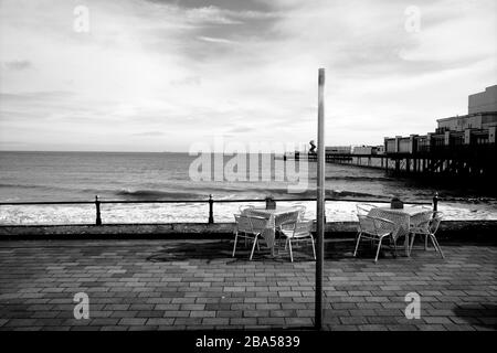 Blick auf die Küste von Sandown auf der Insel Wight, einschließlich Sandown Pier Stockfoto