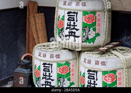 Sake Fässern, Arcade-Straße, Kochi City, Insel Shikoku, Japan, Asien Stockfoto