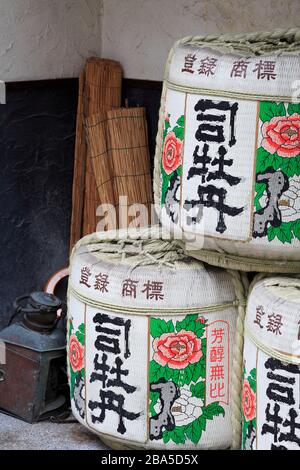 Sake Fässern, Arcade-Straße, Kochi City, Insel Shikoku, Japan, Asien Stockfoto