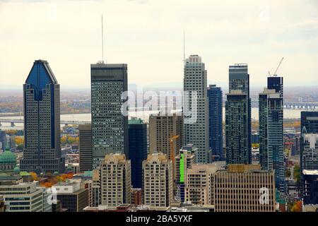 Montreal, Kanada - 25. Oktober 2019 - der Blick auf die Wolkenkratzer in der Stadt von der Spitze des Mount Royal Stockfoto