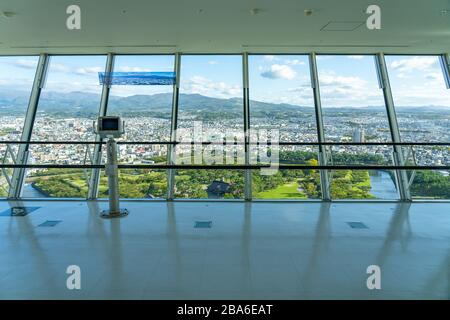 Die Aussichtsplattform des Goryokaku Tower bietet einen kompletten Blick auf den Park, das wunderschöne sternförmige Fort. Hakodate City, Hokkaido, Japan Stockfoto