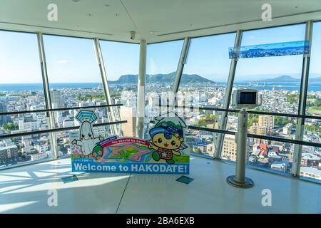 Die Aussichtsplattform des Goryokaku Tower bietet einen kompletten Blick auf den Park, das wunderschöne sternförmige Fort. Hakodate City, Hokkaido, Japan Stockfoto