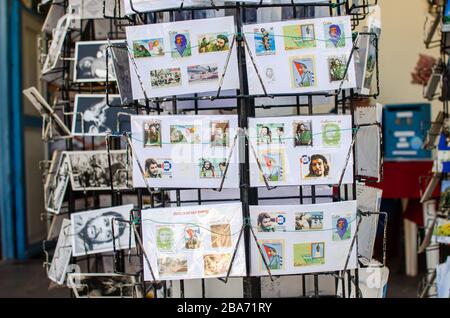 Alte Briefmarken zum Verkauf in Cienfuegos Stockfoto