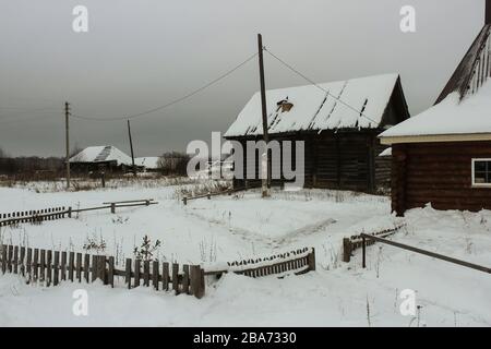 Winter im russischen Dorf Stockfoto