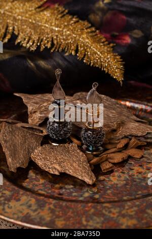 Agarwood, auch aloeswood, ätherisches Öl und Räucherwerk Chips genannt Stockfoto