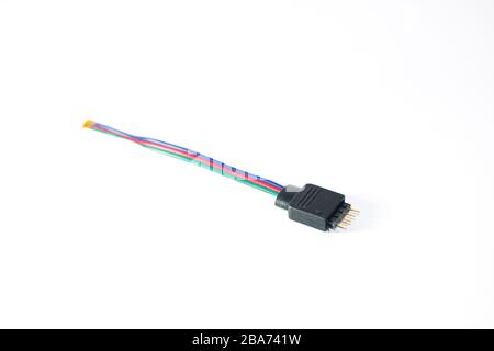 Ein Sprungdraht ist ein elektrischer Draht oder eine Gruppe von ihnen in einem Kabel mit einem Anschluss oder einem Stift an jedem Ende, der normalerweise zur Verbindung des Kompons verwendet wird Stockfoto