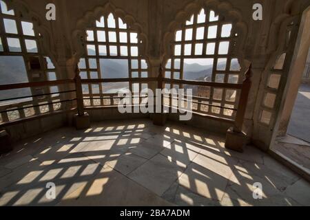 Licht- und Schattenmuster im bernsteinfarbenen Fort jaipur rajasthan Stockfoto