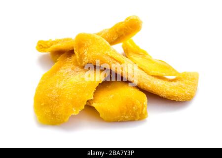 Getrocknetes Mango isoliert auf weißem Hintergrund Stockfoto