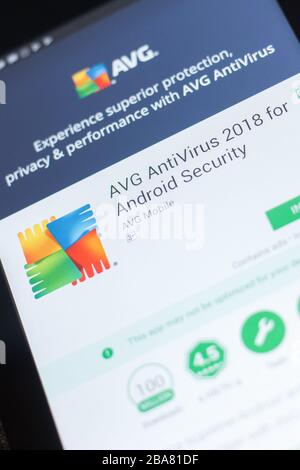 Ryazan, Russland - 19. April 2018 - AVG Antivirus 2018 mobile App auf dem Display des Tablet-PCs Stockfoto