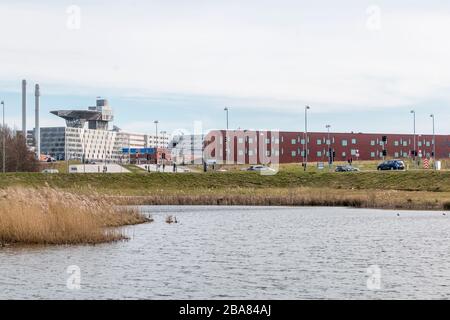 Skejby, Dänemark - 24. März 2020: Skejby Hospital ist ein neues Superkrankenhaus, hier ein Teil davon und die Hubschrauberplattform für Patienten, die es brauchen Stockfoto