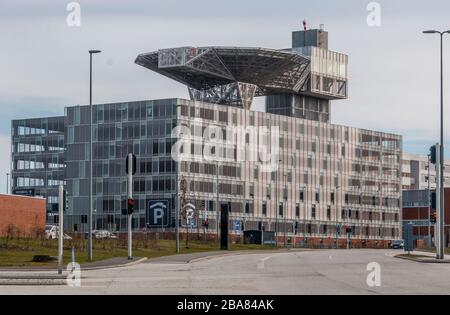 Skejby, Dänemark - 24. März 2020: Hubschrauberplattform im Skejby Hospital ist ein neues Superkrankenhaus, hier ein Teil davon und der Einsatz der Hubschrauberplattform Stockfoto