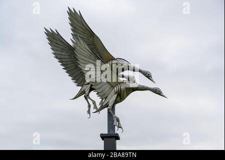 Ross on Wye Herefordshire England 15. September 2019 Swan Sculpture Triple Swan von Walenty Pytel. Artist Stockfoto