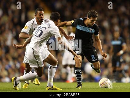 Lazios Anderson Hernanes kämpft um den Ball mit Tottenham Hotspur's Mousa Dembele (links) und Kyle Naughton (vorne) Stockfoto