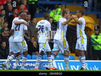 Luciano Becchio von Leeds United feiert mit seinen Teamkollegen das Punktefahren gegen Nottingham Forest Stockfoto