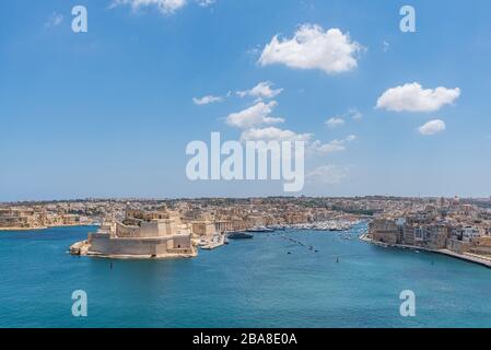 Valletta Malta 27. Juli 2017 der Blick auf den Grand Harbour (Port of Valletta) mit den befestigten Städten Birgu, Senglea und Cospicua. Malta. Stockfoto