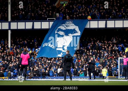 Everton-Fans halten ein Dixie Dean-Banner auf den Tribünen Stockfoto