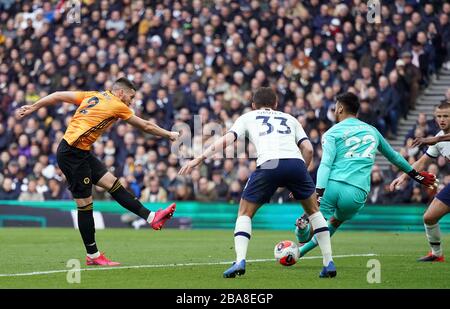 Matt Doherty von Wolverhampton Wanderers erzielt das erste Tor seiner Seite Stockfoto