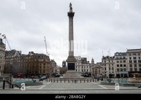 Einige Teile des Londoner Zentrums werden manchmal ungewöhnlich ruhig gelassen, da während der COVID-19-Pandemie die soziale Distanzierung in Betracht gezogen wird. Das Stockfoto