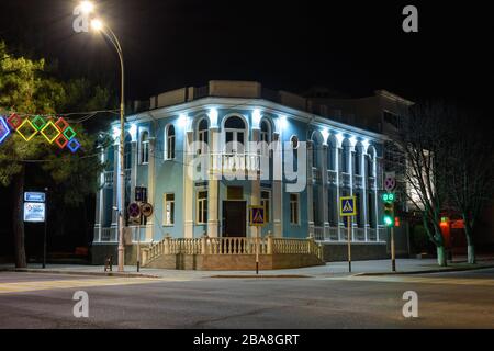 Anapa, Russland - 3. März 2020: Das Gebäude der Bezirksstaatsanwaltschaft Anapa in der Stadt Anapa Resort Stockfoto