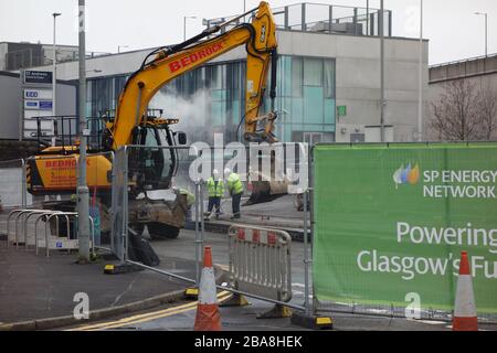 Glasgow, Großbritannien. März 2020. Obwohl die meisten Baustellen in Schottland geschlossen werden sollten, durften die kritischen wie diese in der Devon Street in Glasgow offen bleiben, um kritische Dienste für die Öffentlichkeit, Glasgow, UK Credit: Alamy News/Pawel Pietraszewski Credit: Pawel Pietraszewski/Alamy Live News zu erbringen Stockfoto