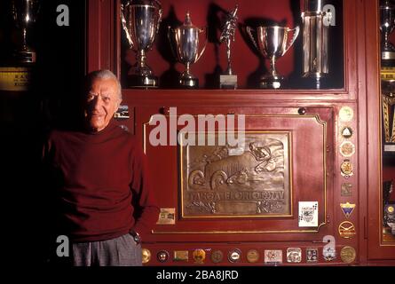 Graf Giovanni (Johnny) Lurani fotografierte 1992 in seiner Villa in Calvenzano Italien Stockfoto