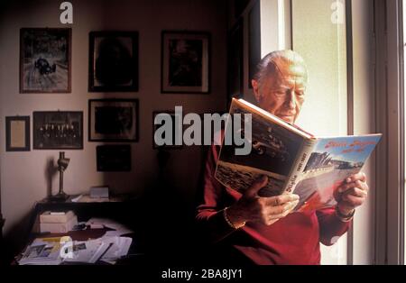 Graf Giovanni (Johnny) Lurani fotografierte 1992 in seiner Villa in Calvenzano Italien Stockfoto